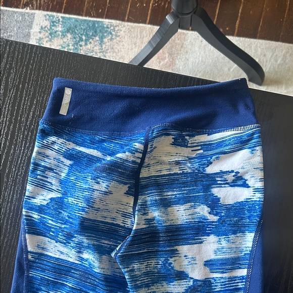 Zella Navy and White Abstract Leggings with inside waist pocket. - Picture 3 of 8